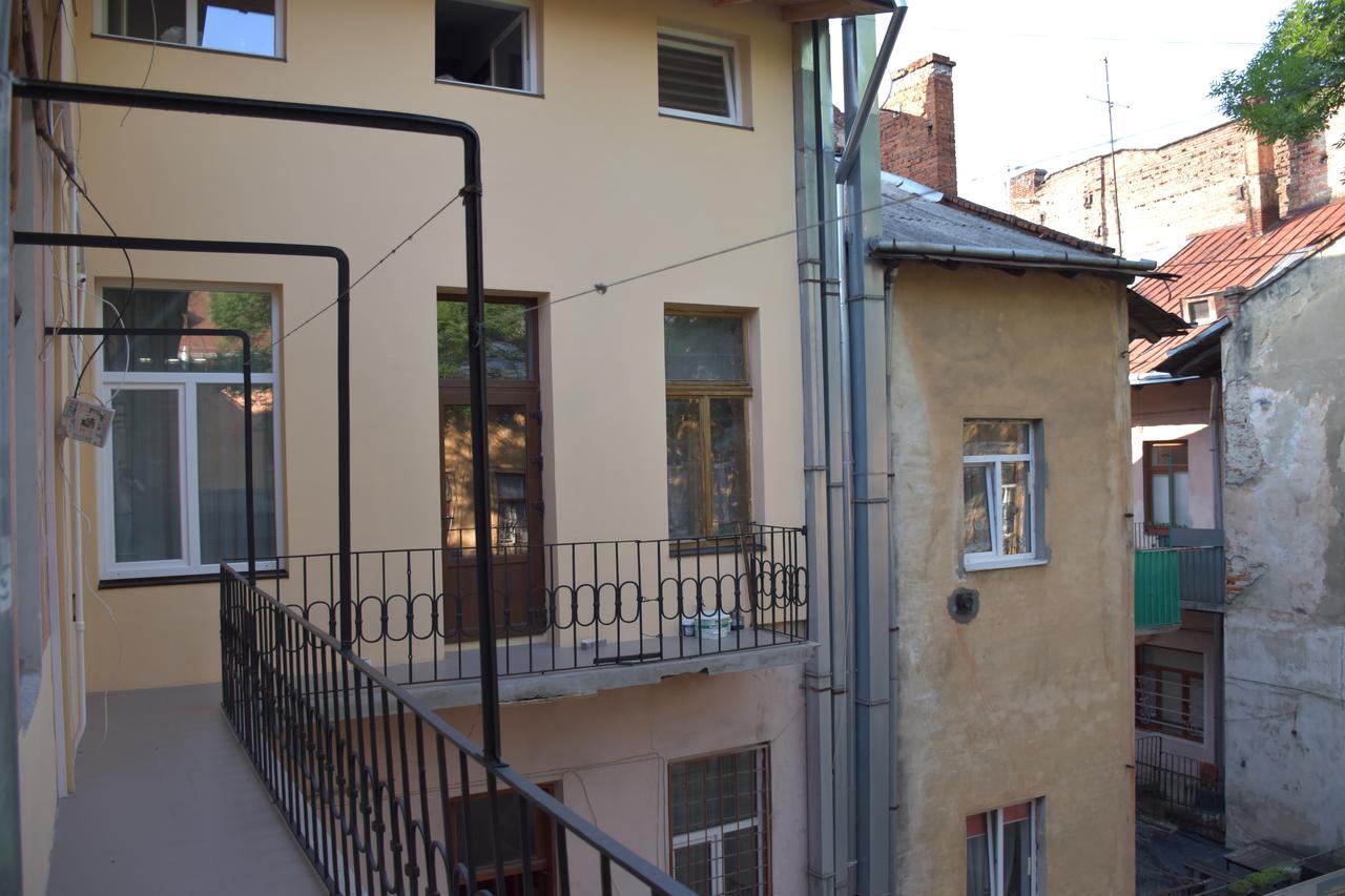 Central Mansard Studios Lviv Buitenkant foto